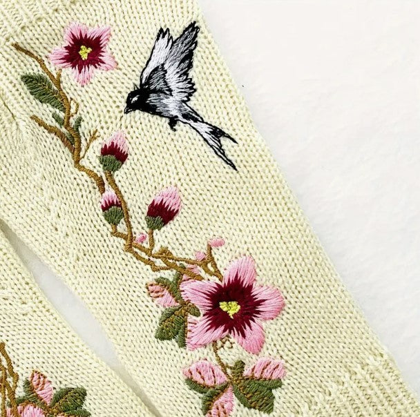 Flower Swallow Embroidered Gloves